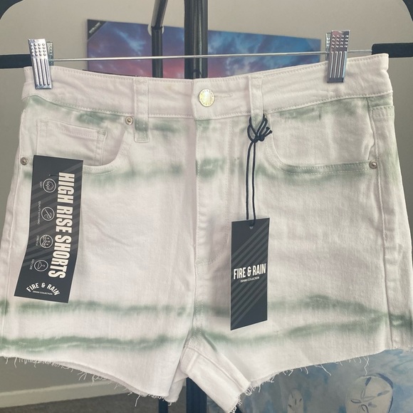 π₯π₯ Fire & Rain HighRise Shorts - Picture 12 of 12